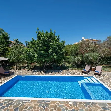 Eglina Perla Villa Minia